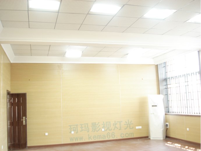 拍課教室，教室拍攝專用燈